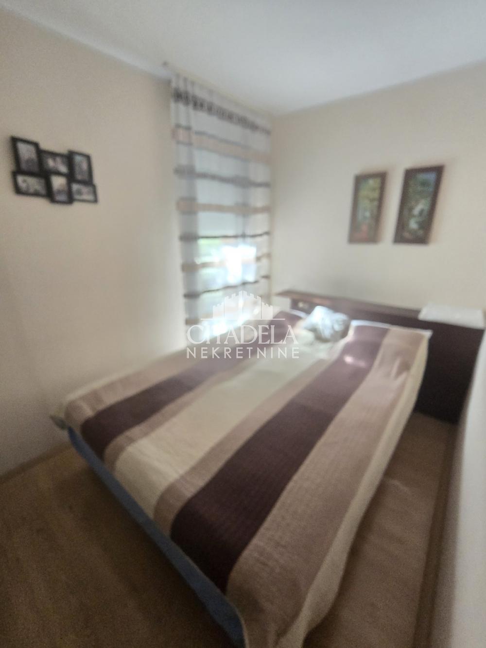Stan na prodaju u Beogradu, Labudovo brdo, trosoban, 64m2, cena 160000 evra