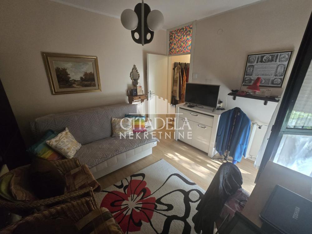 Stan na prodaju u Beogradu, Labudovo brdo, trosoban, 64m2, cena 160000 evra