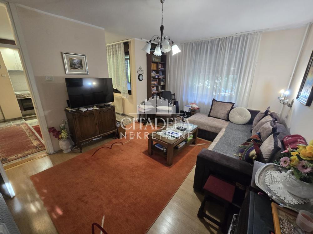 Stan na prodaju u Beogradu, Labudovo brdo, trosoban, 64m2, cena 160000 evra