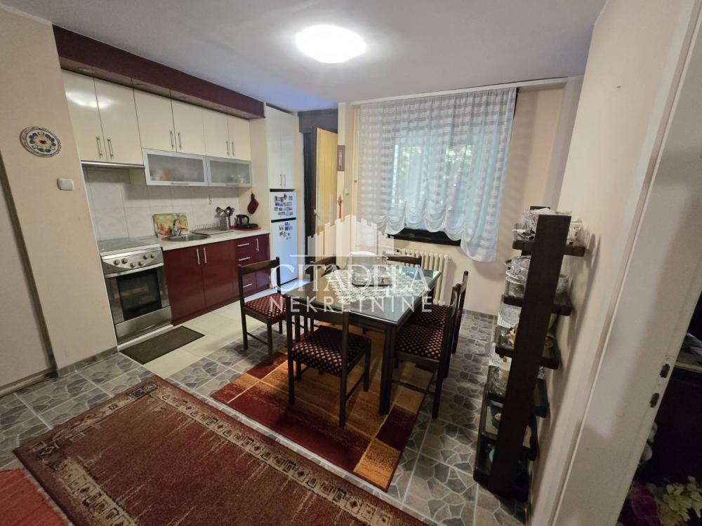 Stan na prodaju u Beogradu, Labudovo brdo, trosoban, 64m2, cena 160000 evra