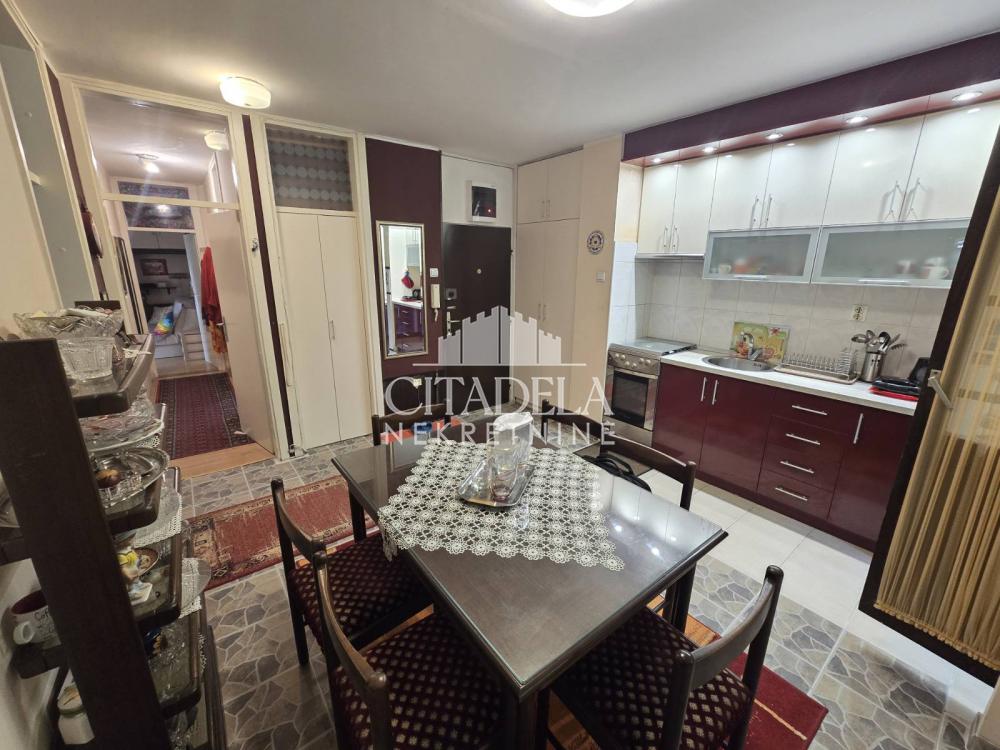 Stan na prodaju u Beogradu, Labudovo brdo, trosoban, 64m2, cena 160000 evra