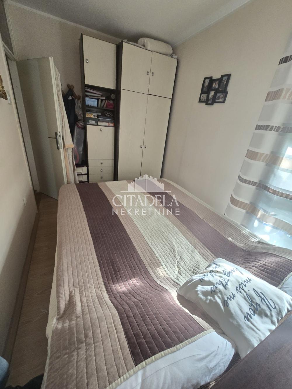 Stan na prodaju u Beogradu, Labudovo brdo, trosoban, 64m2, cena 160000 evra