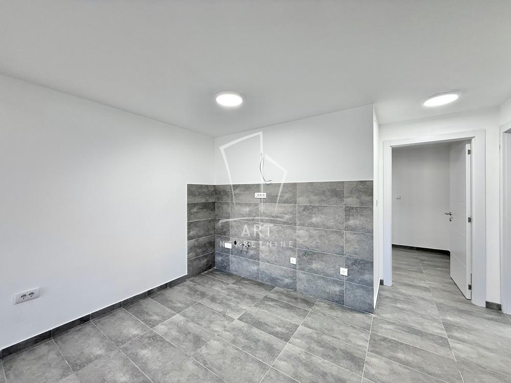Stan na prodaju u Beogradu, Čukarica, dvoiposoban, 54m2, cena 99000 evra