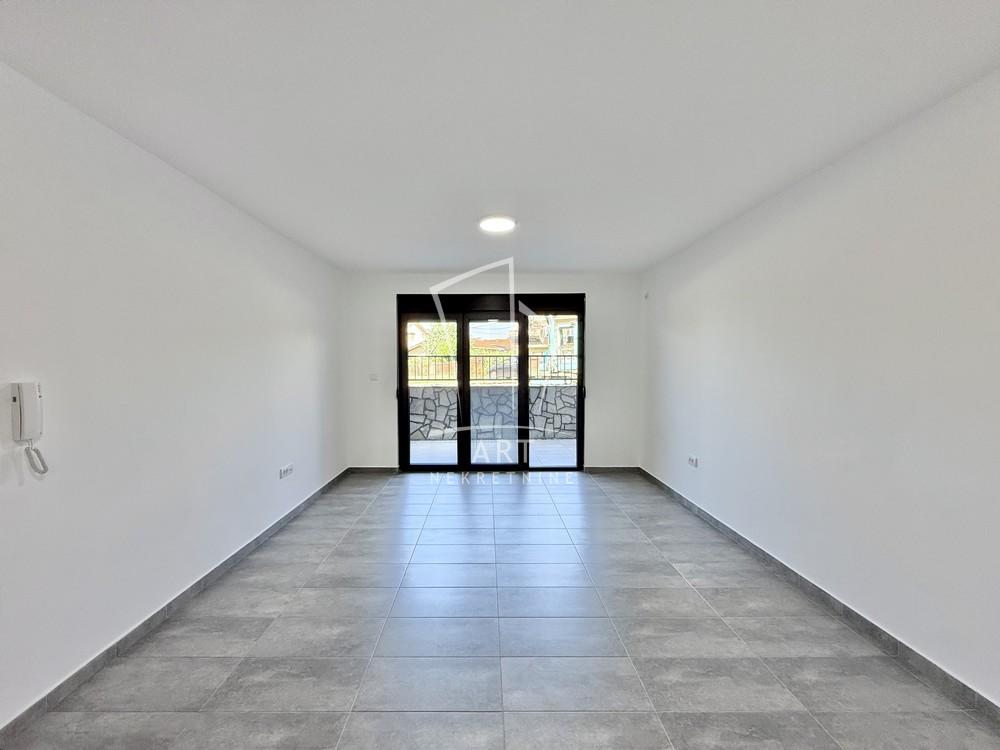 Stan na prodaju u Beogradu, Čukarica, dvoiposoban, 54m2, cena 99000 evra