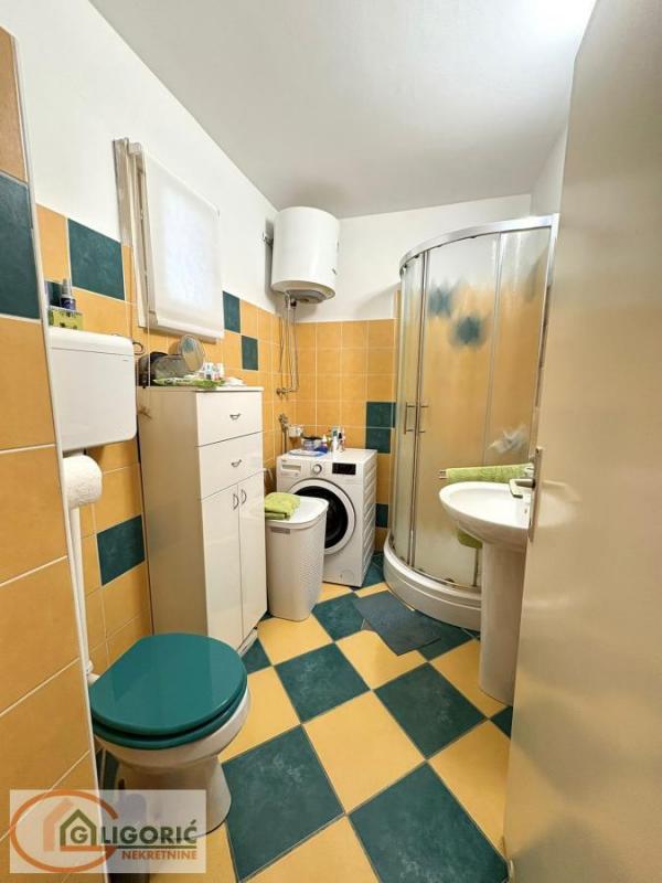 Stan na prodaju u Beogradu, Voždovac, trosoban, 70m2, cena 179000 evra