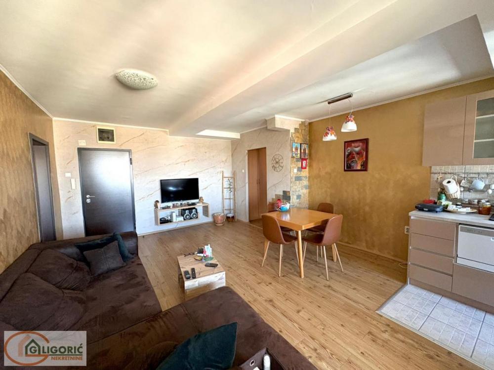 Stan na prodaju u Beogradu, Voždovac, trosoban, 70m2, cena 179000 evra