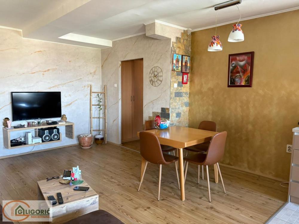 Stan na prodaju u Beogradu, Voždovac, trosoban, 70m2, cena 179000 evra