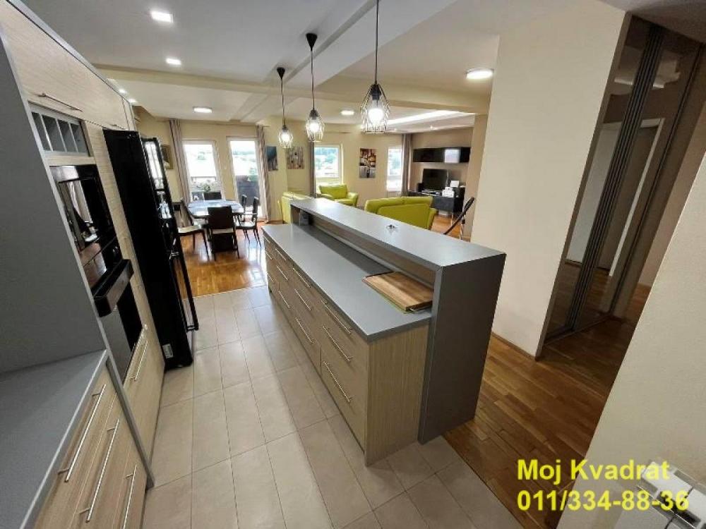 Stan na prodaju u Beogradu, Lion, 160m2, cena 375000 evra