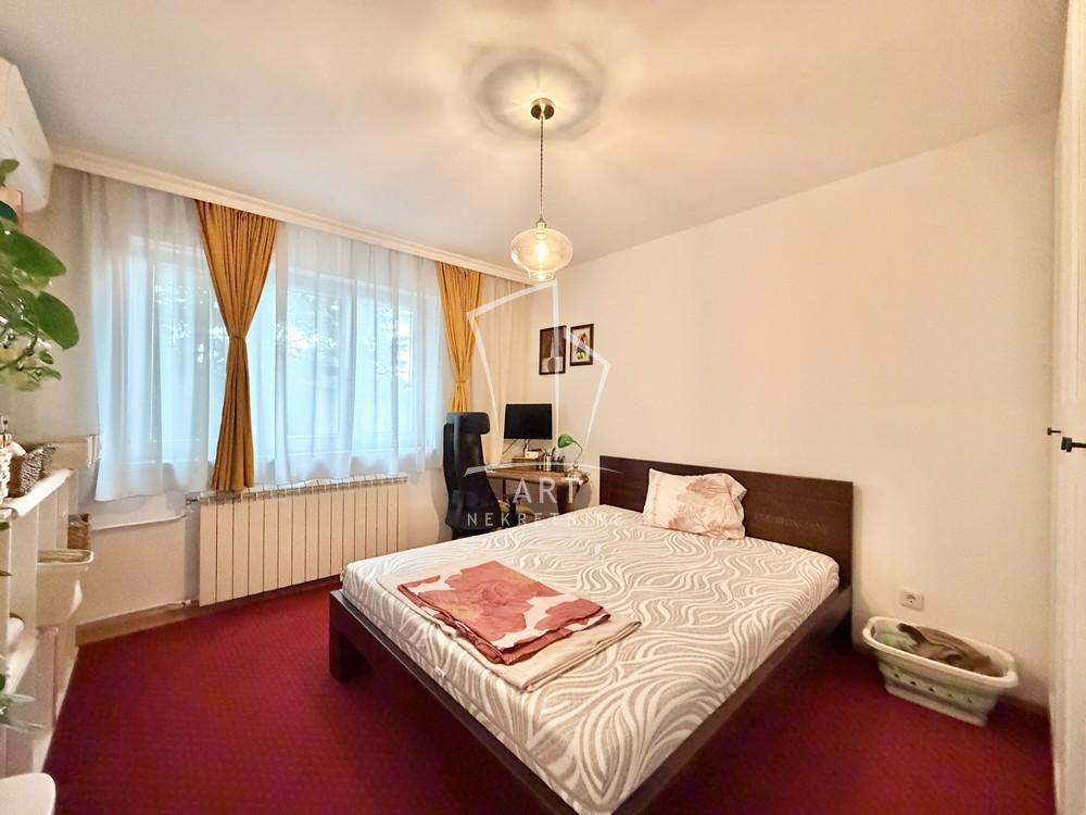 Stan na prodaju u Beogradu, Savski venac, trosoban, 78m2, cena 345000 evra