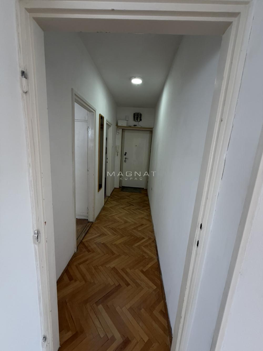 Stan na prodaju u Beogradu, Karaburma, jednosoban, 42m2, cena 97000 evra