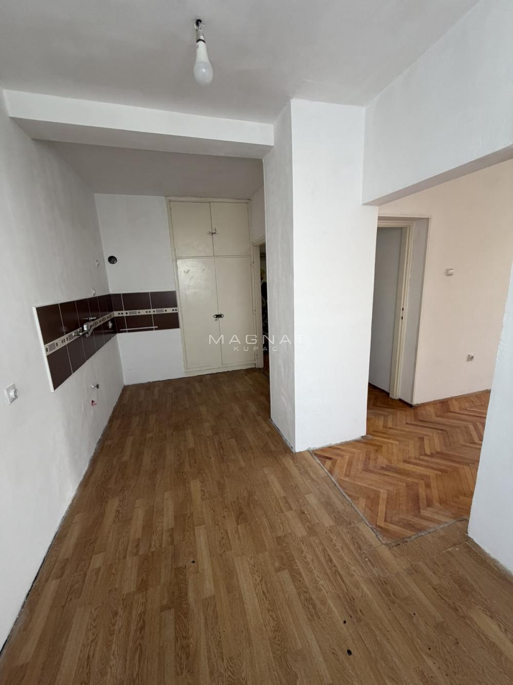 Stan na prodaju u Beogradu, Karaburma, jednosoban, 42m2, cena 97000 evra
