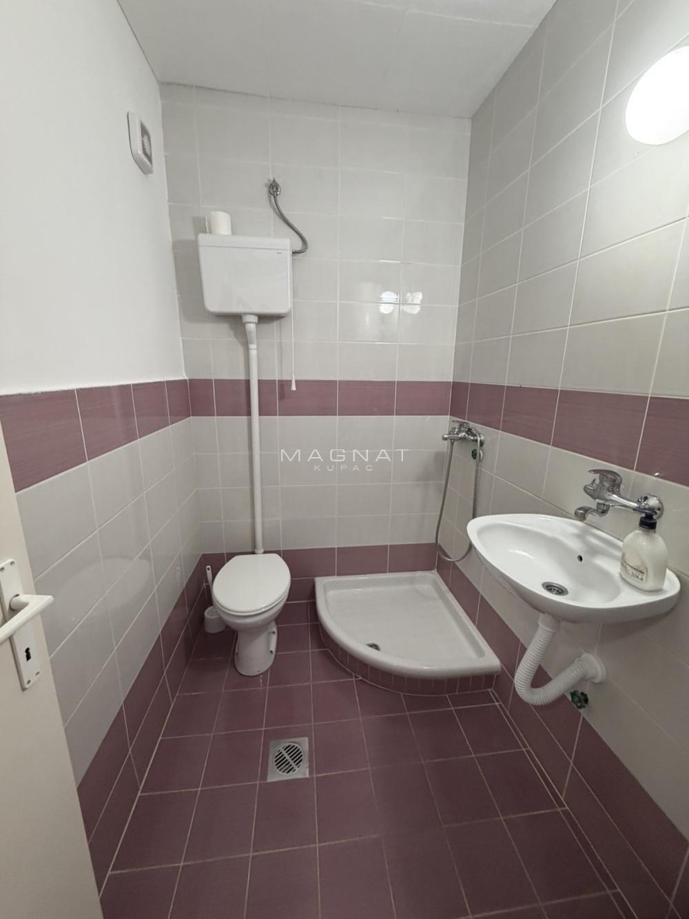 Stan na prodaju u Beogradu, Karaburma, jednosoban, 42m2, cena 97000 evra