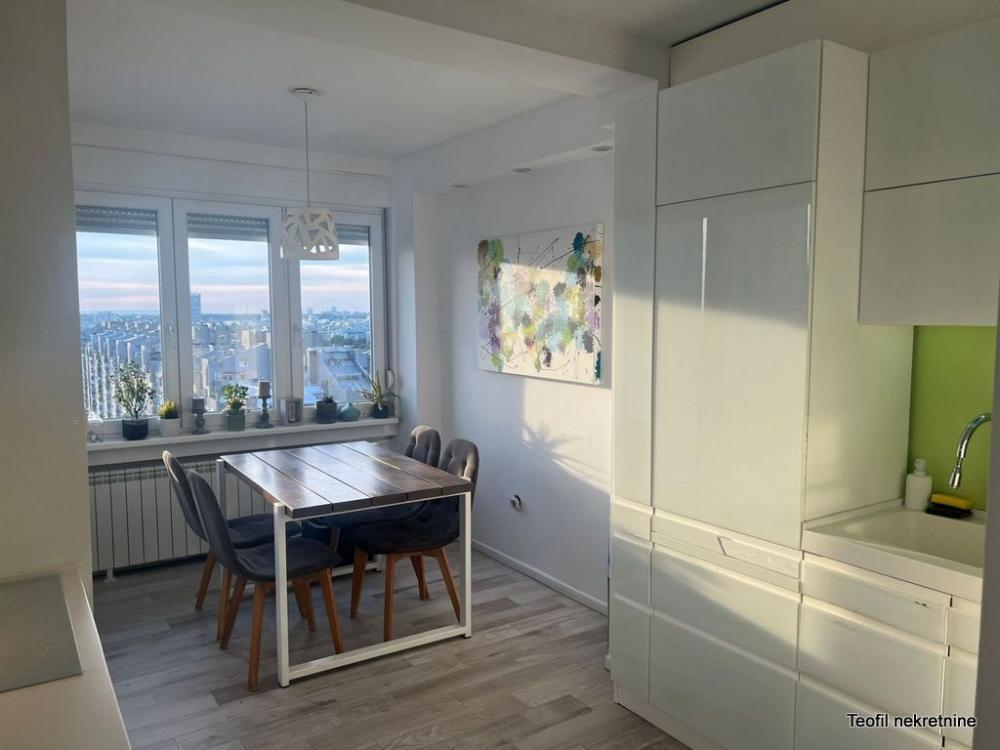 Stan na prodaju u Beogradu, Novi Beograd blok 23, troiposoban, 68m2, cena 238000 evra