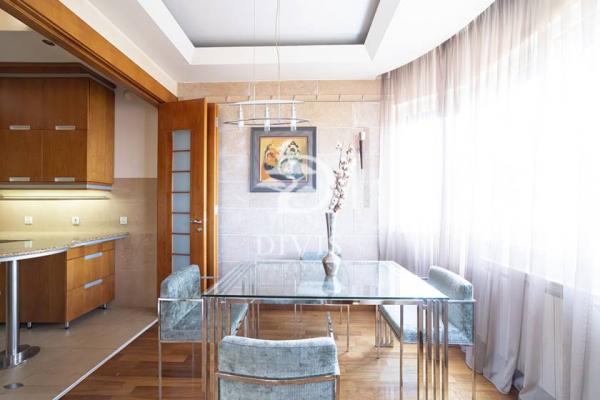 Stan na prodaju u Beogradu, Banovo brdo, trosoban, 150m2, cena 480000 evra