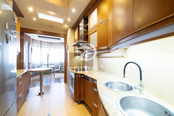 Stan na prodaju u Beogradu, Banovo brdo, trosoban, 150m2, cena 480000 evra
