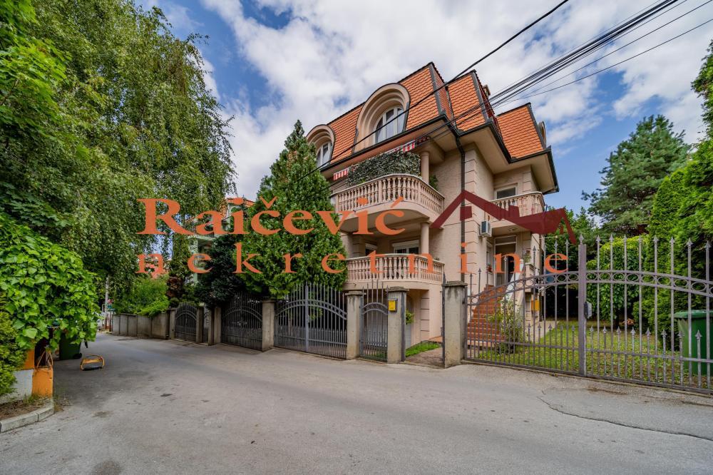 Stan na prodaju u Beogradu, Medaković 3, trosoban, 127m2, cena 329900 evra