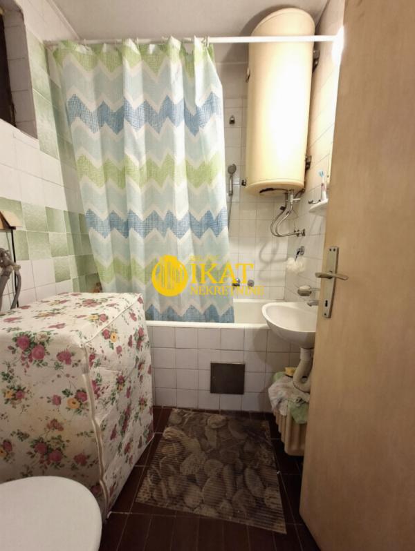 Stan na prodaju u Beogradu, Crveni Krst, dvoiposoban, 74m2, cena 259500 evra