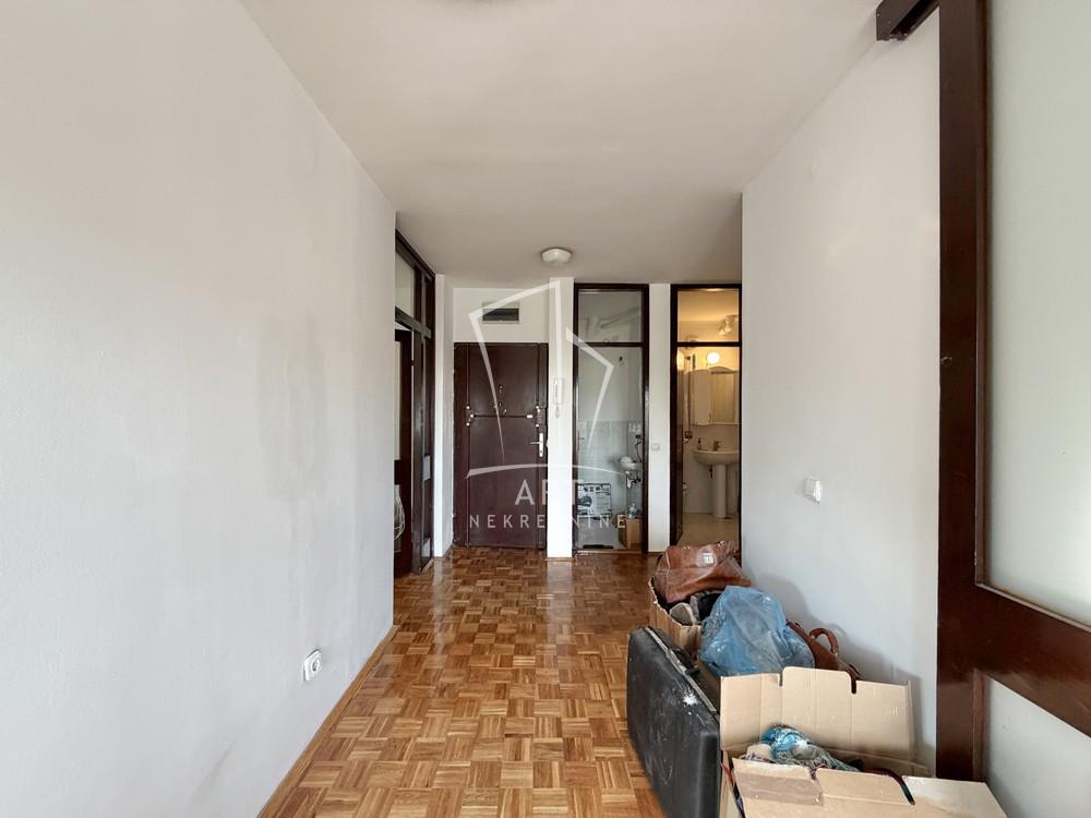 Stan na prodaju u Beogradu, Crveni Krst, cetvorosoban, 77m2, cena 350000 evra