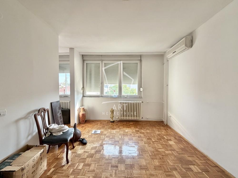Stan na prodaju u Beogradu, Crveni Krst, cetvorosoban, 77m2, cena 350000 evra