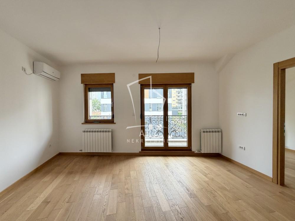 Stan na prodaju u Beogradu, Voždovac, dvoiposoban, 69m2, cena 252176 evra