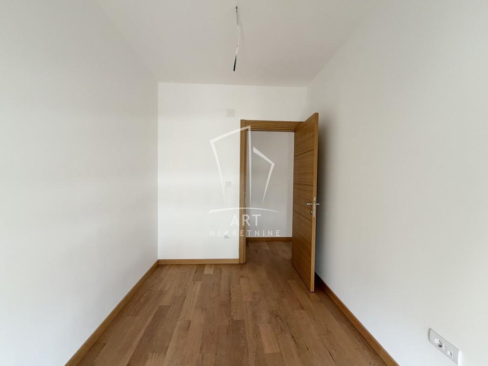 Stan na prodaju u Beogradu, Voždovac, dvoiposoban, 69m2, cena 252176 evra