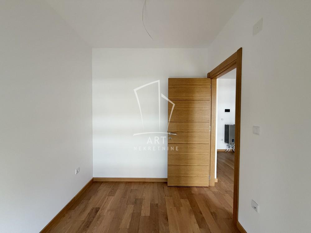 Stan na prodaju u Beogradu, Voždovac, dvoiposoban, 69m2, cena 252176 evra