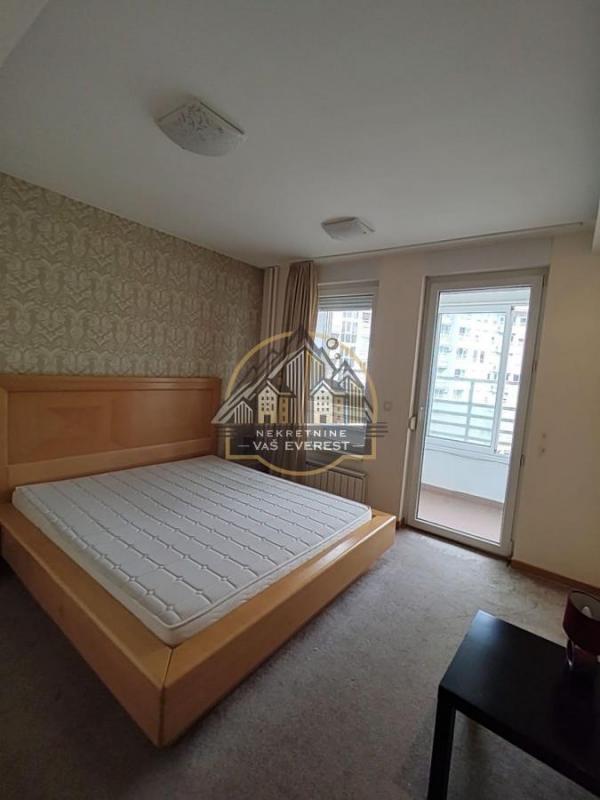 Stan na prodaju u Beogradu, Novi Beograd blok 67A (Belvile), trosoban, 106m2, cena 399000 evra