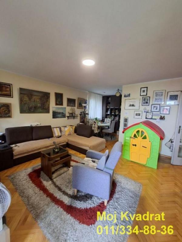 Stan na prodaju u Beogradu, Karaburma, trosoban, 70m2, cena 179900 evra