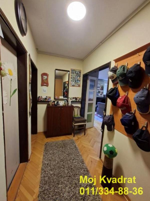 Stan na prodaju u Beogradu, Karaburma, trosoban, 70m2, cena 179900 evra
