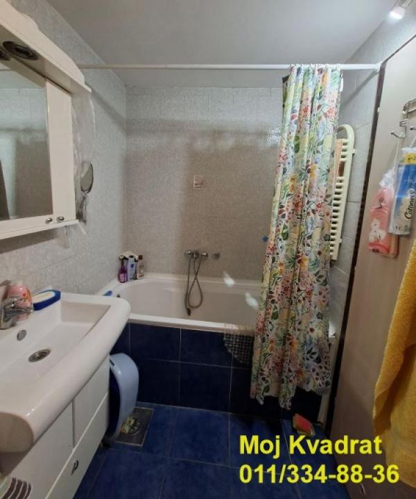 Stan na prodaju u Beogradu, Karaburma, trosoban, 70m2, cena 179900 evra