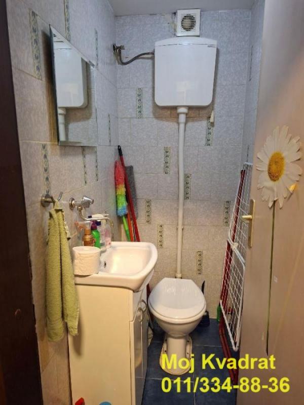 Stan na prodaju u Beogradu, Karaburma, trosoban, 70m2, cena 179900 evra
