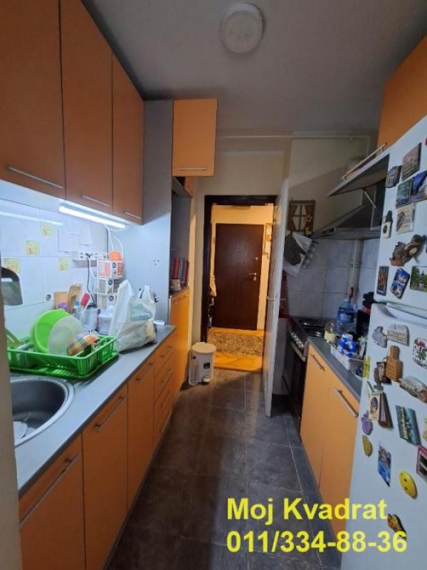Stan na prodaju u Beogradu, Karaburma, trosoban, 70m2, cena 179900 evra