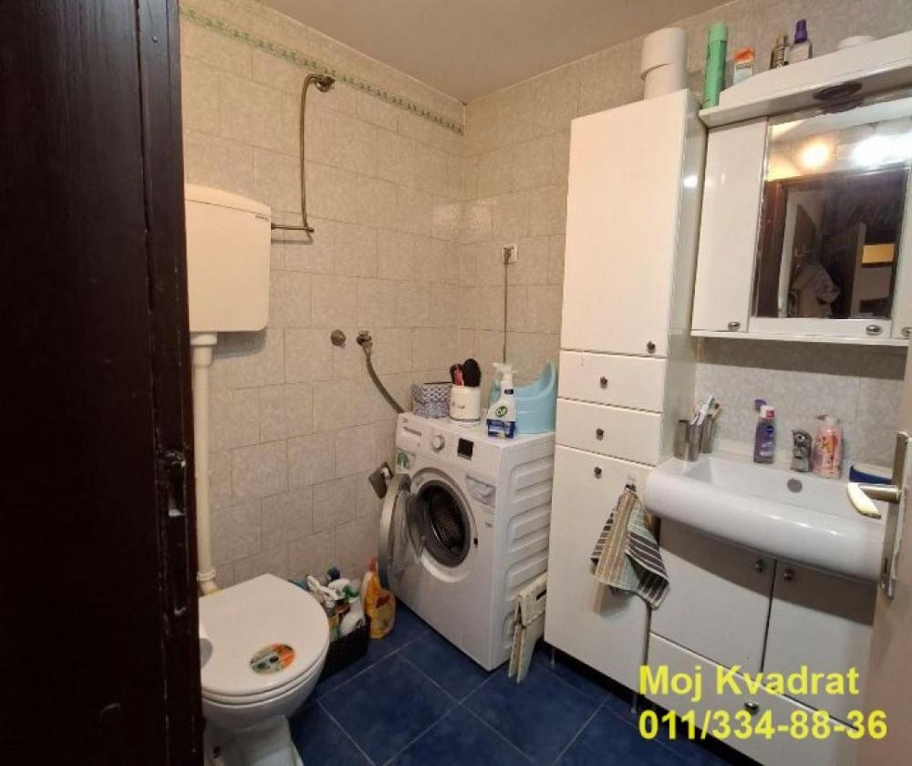 Stan na prodaju u Beogradu, Karaburma, trosoban, 70m2, cena 179900 evra