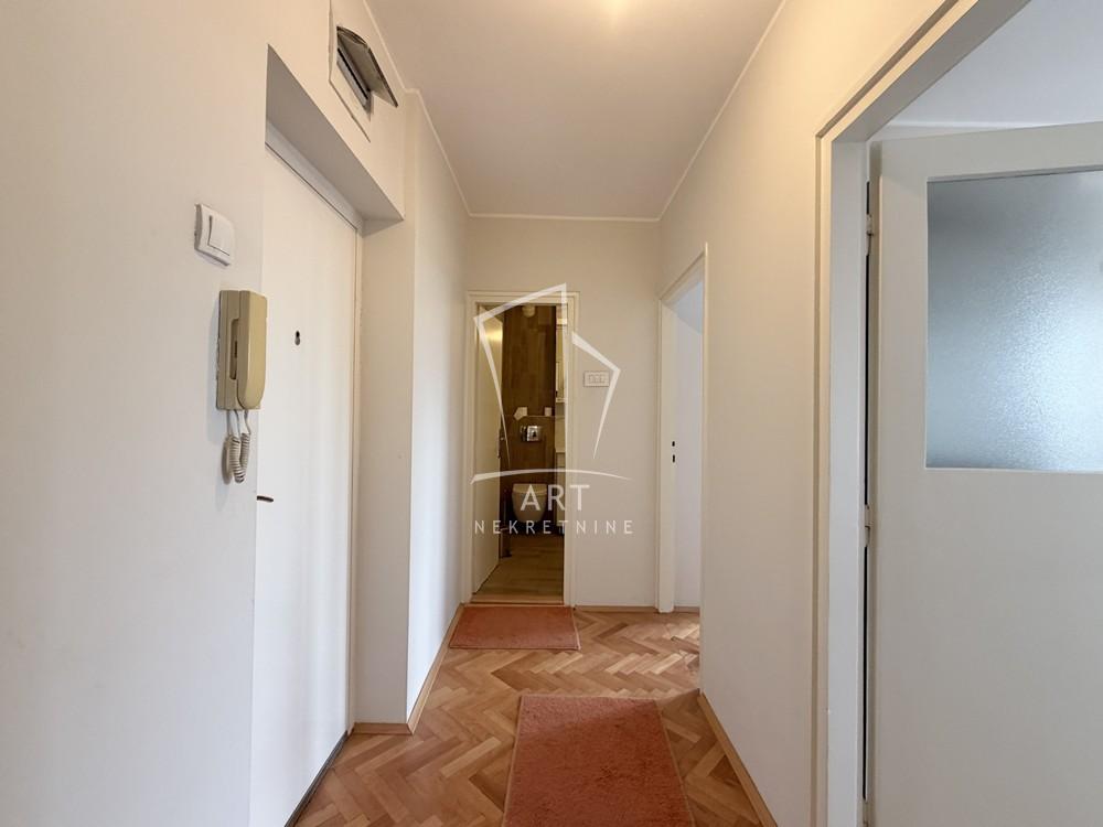 Stan na prodaju u Beogradu, Karaburma, dvosoban, 48m2, cena 169000 evra