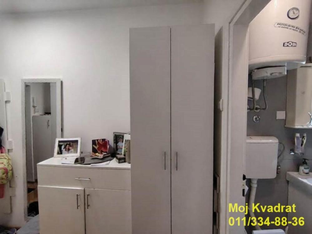 Stan na prodaju u Beogradu, Karaburma, jednosoban, 43m2, cena 120000 evra