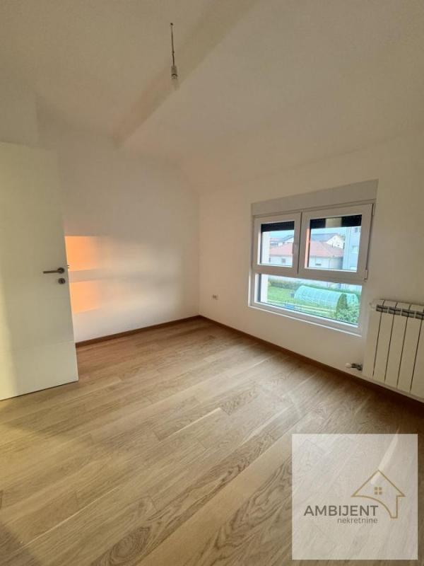 Stan na prodaju u Beogradu, Surčin, jednoiposoban, 40m2, cena 115000 evra
