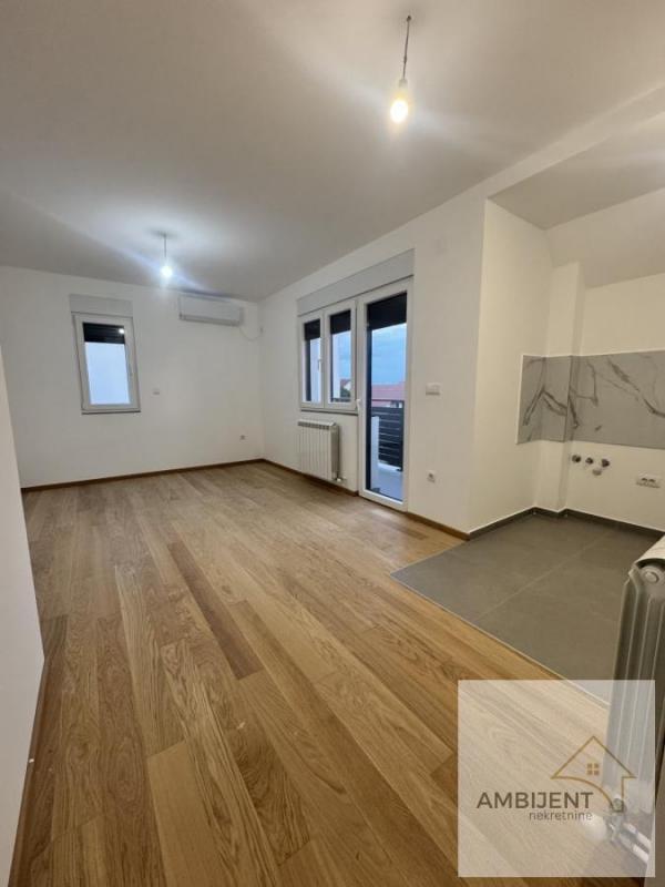 Stan na prodaju u Beogradu, Surčin, jednoiposoban, 40m2, cena 115000 evra