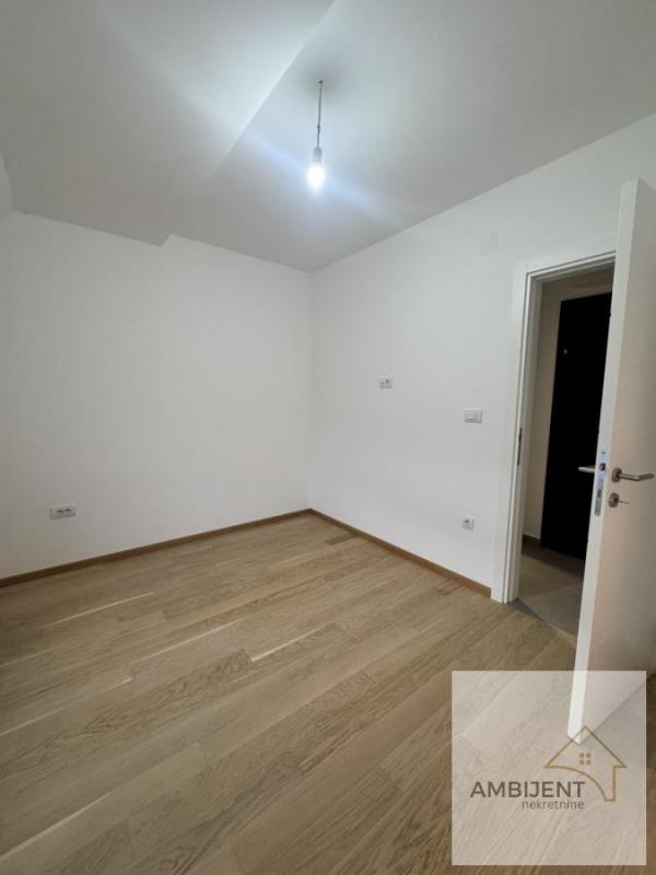 Stan na prodaju u Beogradu, Surčin, jednoiposoban, 40m2, cena 115000 evra