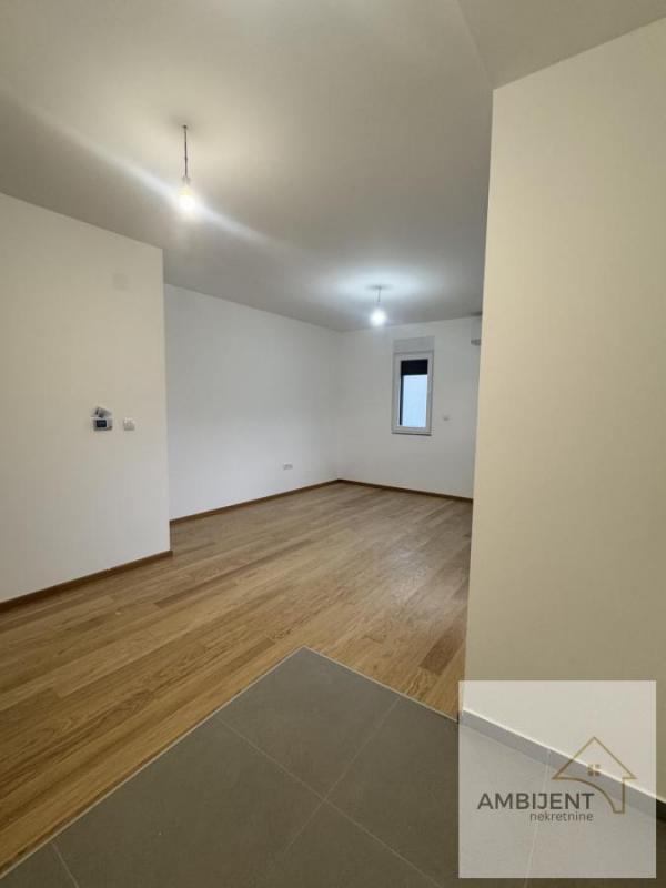 Stan na prodaju u Beogradu, Surčin, jednoiposoban, 40m2, cena 115000 evra