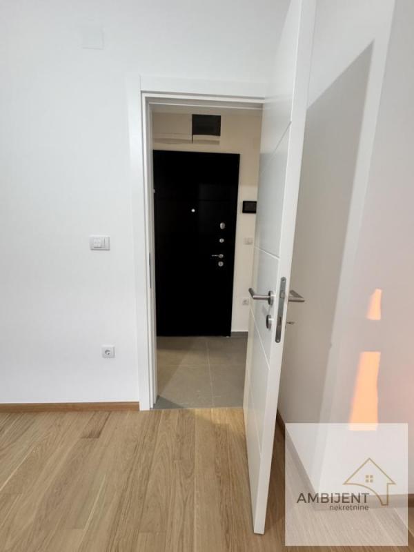 Stan na prodaju u Beogradu, Surčin, jednoiposoban, 40m2, cena 115000 evra