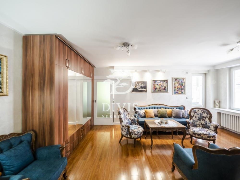 Stan na prodaju u Beogradu, Neimar, dvoiposoban, 61m2, cena 285000 evra