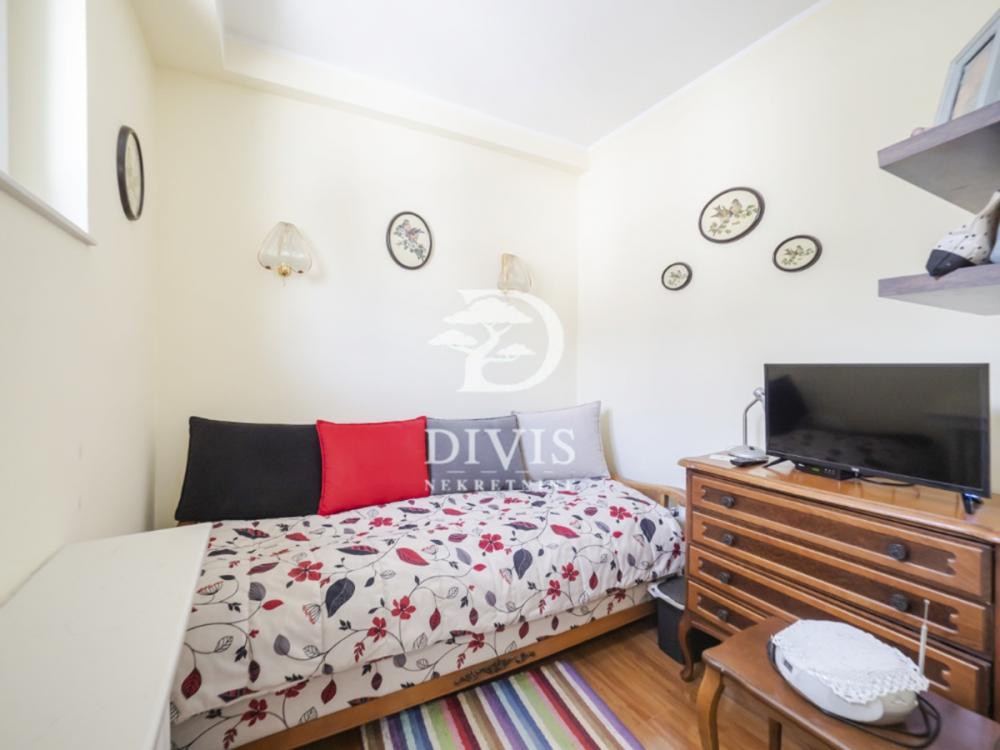 Stan na prodaju u Beogradu, Neimar, dvoiposoban, 61m2, cena 285000 evra