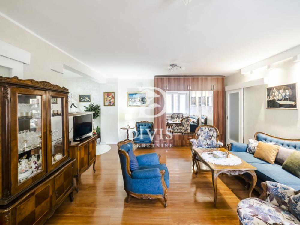 Stan na prodaju u Beogradu, Neimar, dvoiposoban, 61m2, cena 285000 evra
