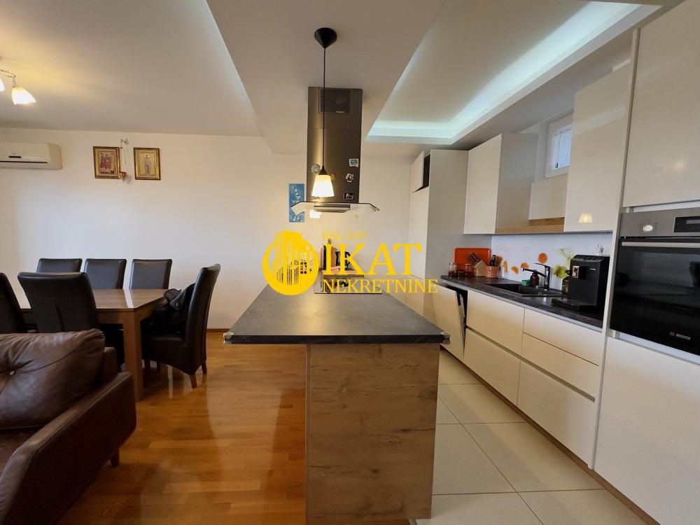 Stan na prodaju u Beogradu, Zvezdara, troiposoban, 110m2, cena 418000 evra