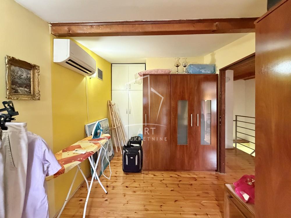 Stan na prodaju u Beogradu, Karaburma, cetvorosoban, 83m2, cena 198000 evra