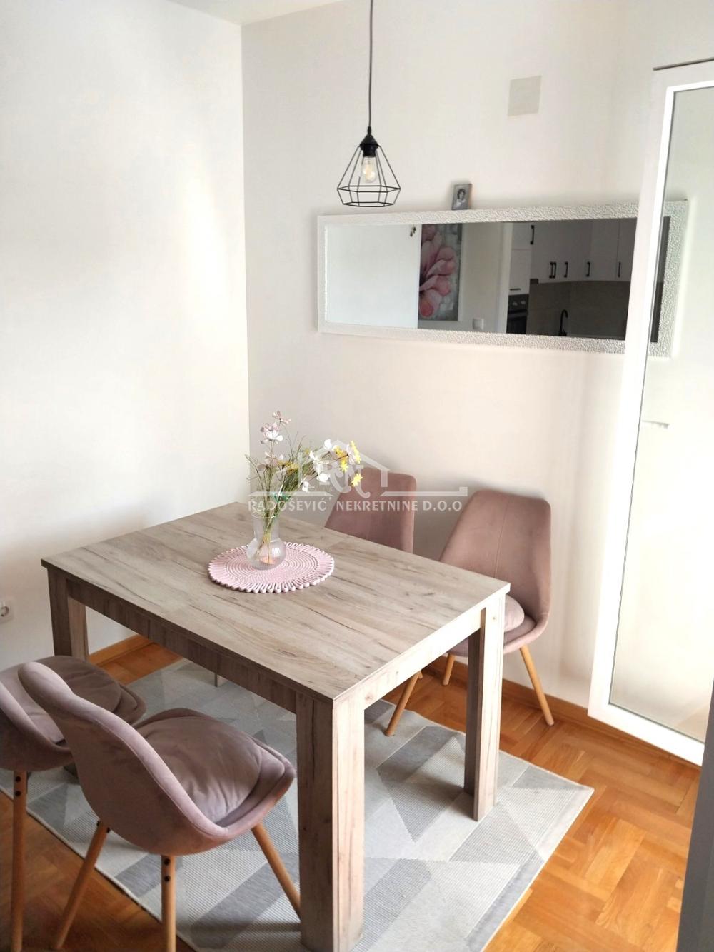 Stan na prodaju u Beogradu, Žarkovo, dvoiposoban, 60m2, cena 168000 evra