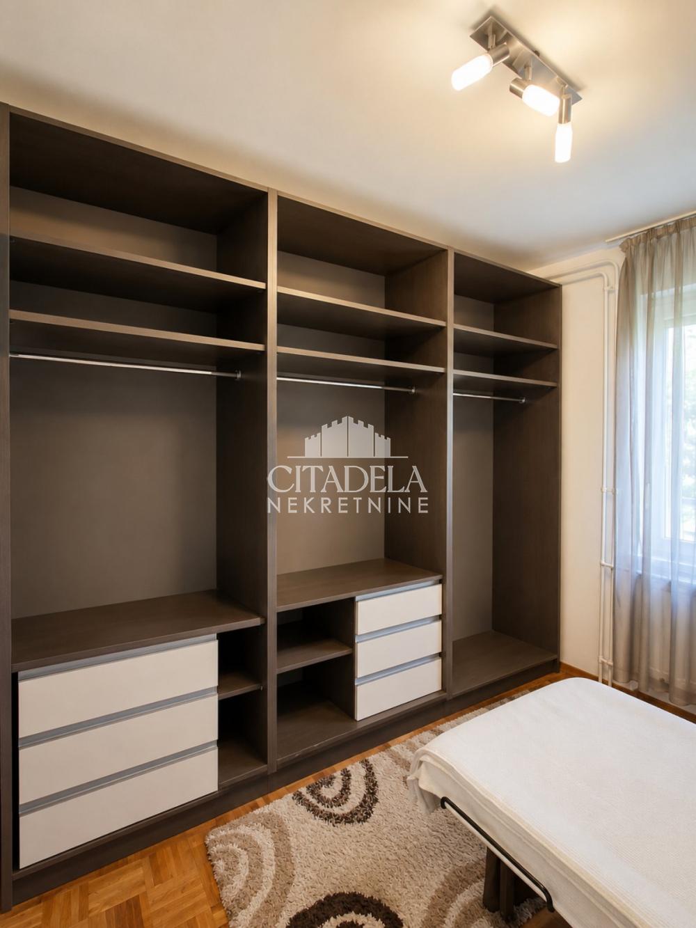 Stan na prodaju u Beogradu, Novi Beograd, troiposoban, 90m2, cena 337500 evra