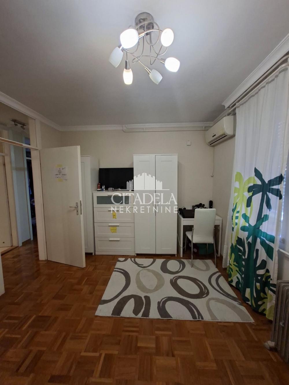 Stan na prodaju u Beogradu, Novi Beograd, troiposoban, 90m2, cena 337500 evra