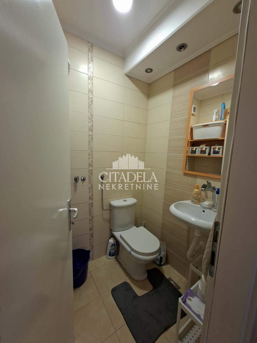 Stan na prodaju u Beogradu, Novi Beograd, troiposoban, 90m2, cena 337500 evra