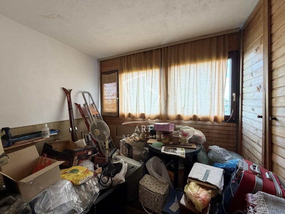 Stan na prodaju u Beogradu, Zemun, trosoban, 67m2, cena 380000 evra